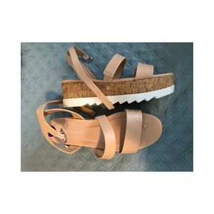 Madden girl chunky platform sandal